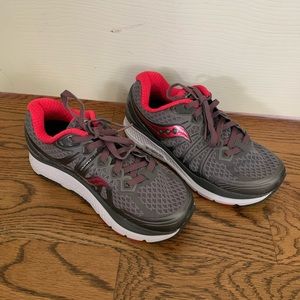 Saucony Echelon 6 Sneaker Gray Pink Size 5